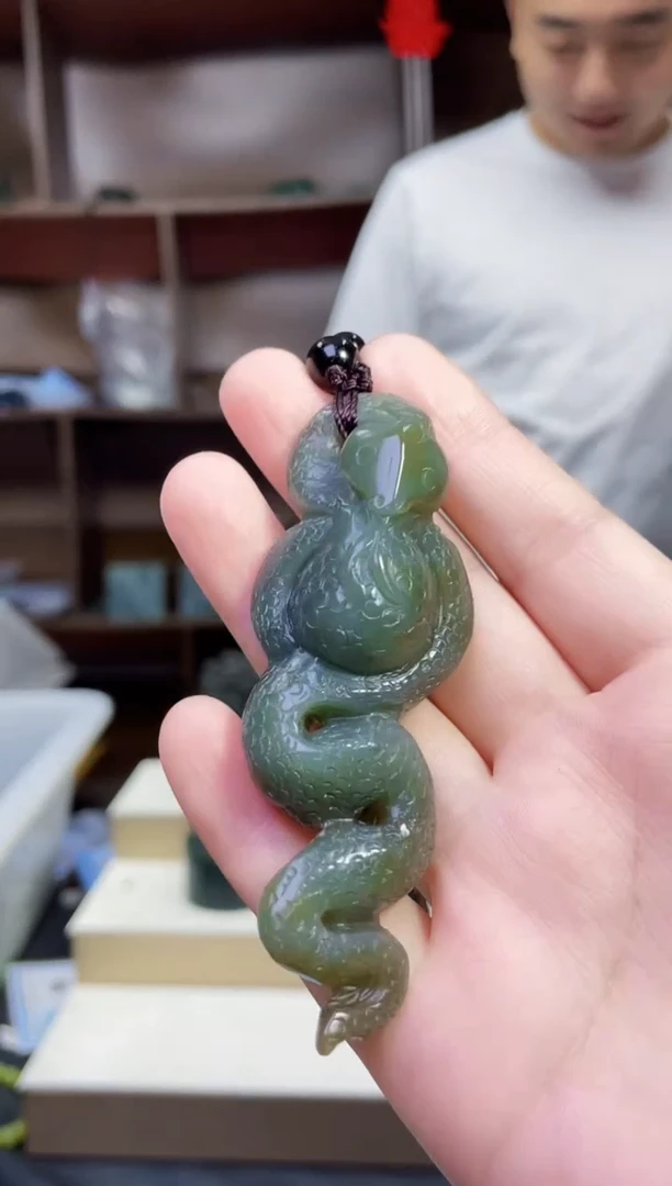 和田玉未镶嵌颈饰1