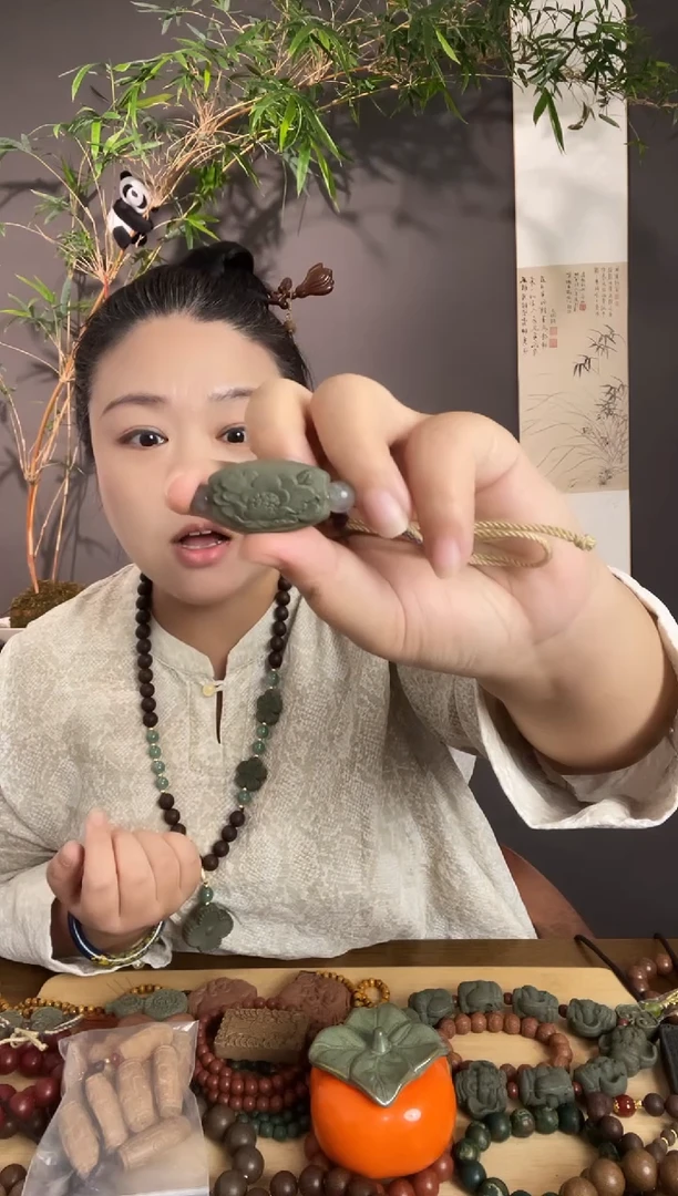 泥塑青瑶露牡丹花牌手链