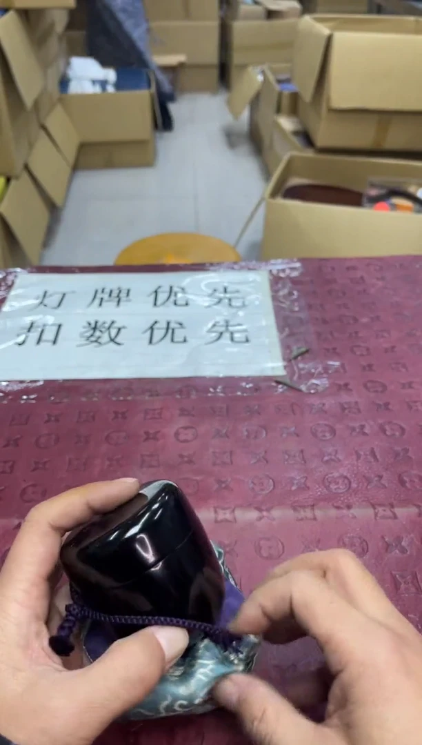 默认微瑕，no退no换，介意勿拍