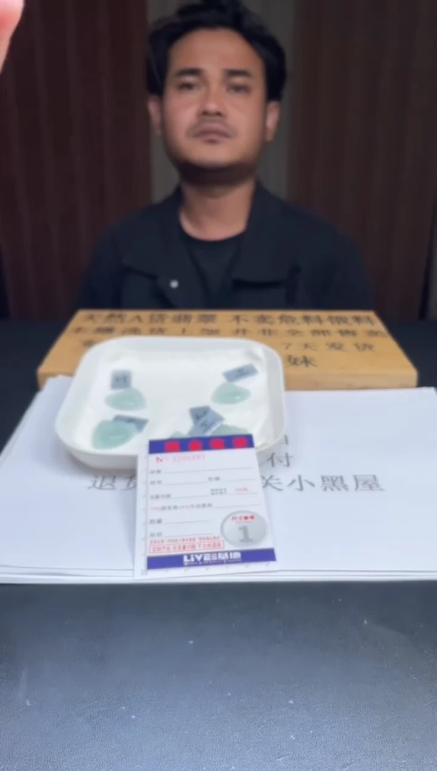 定制翡翠未镶嵌未抛光毛货多样性发其一拍一发一87金扣