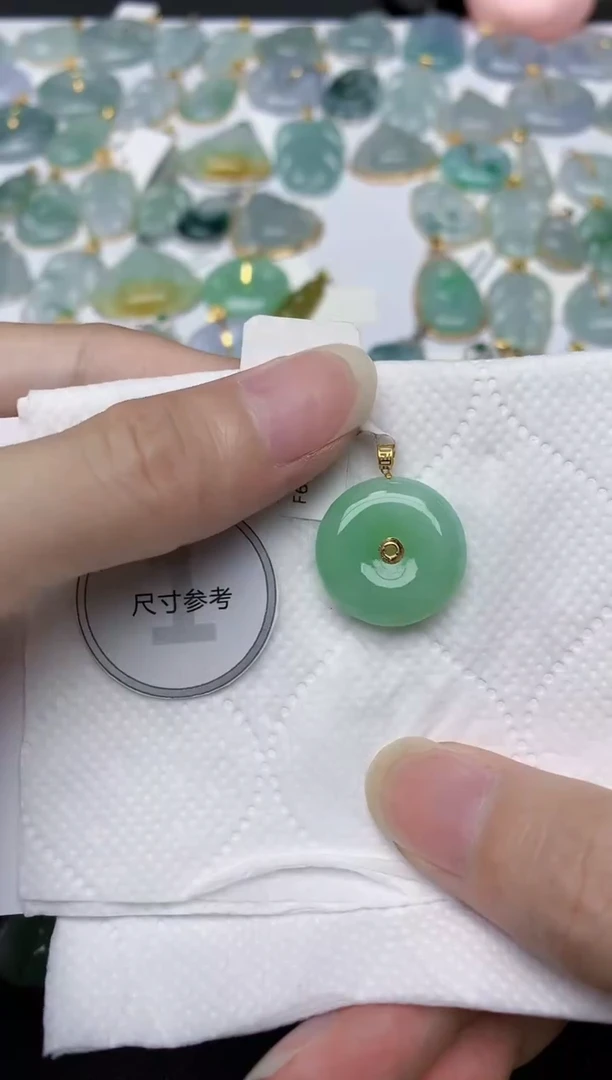 翡翠18K金镶嵌颈饰天然A货翡翠