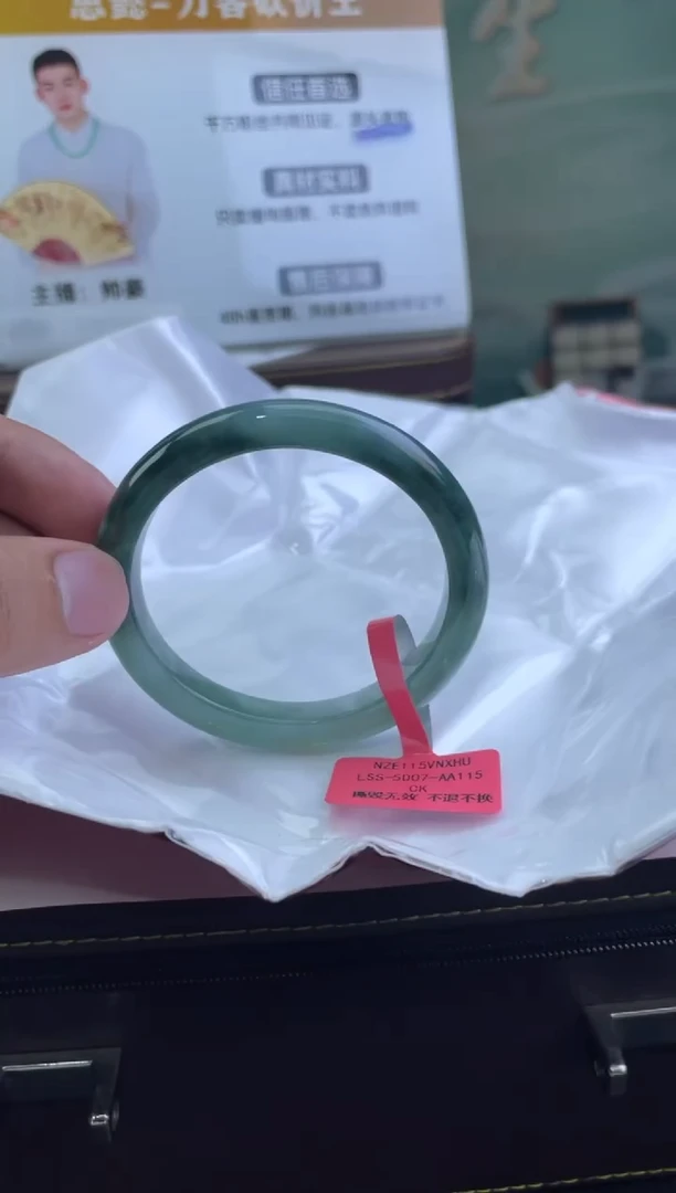 翡翠手镯未镶嵌10翡翠手镯