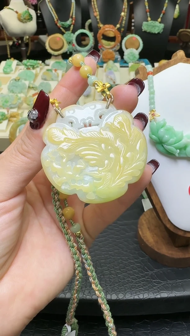 【闪购商品】翡翠颈饰未镶嵌特色黄加绿凤牌