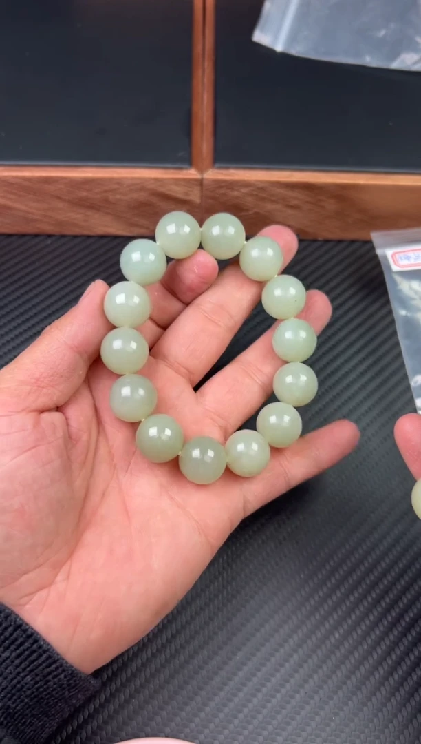 【闪购商品】和田玉手串未镶嵌且末微色差近矿卡16