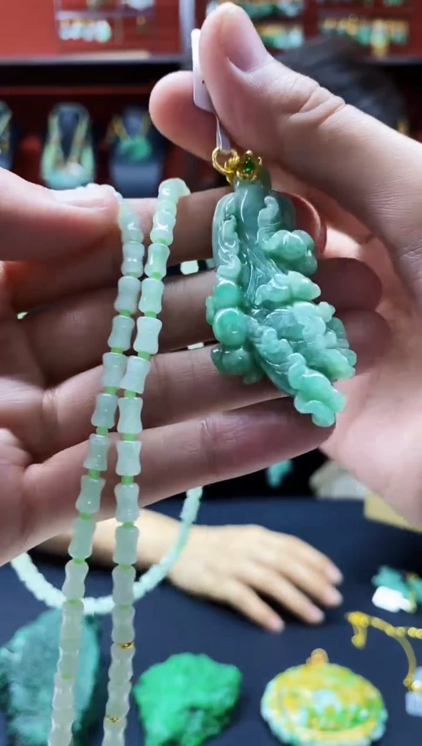 颈饰未镶嵌翡翠吊坠