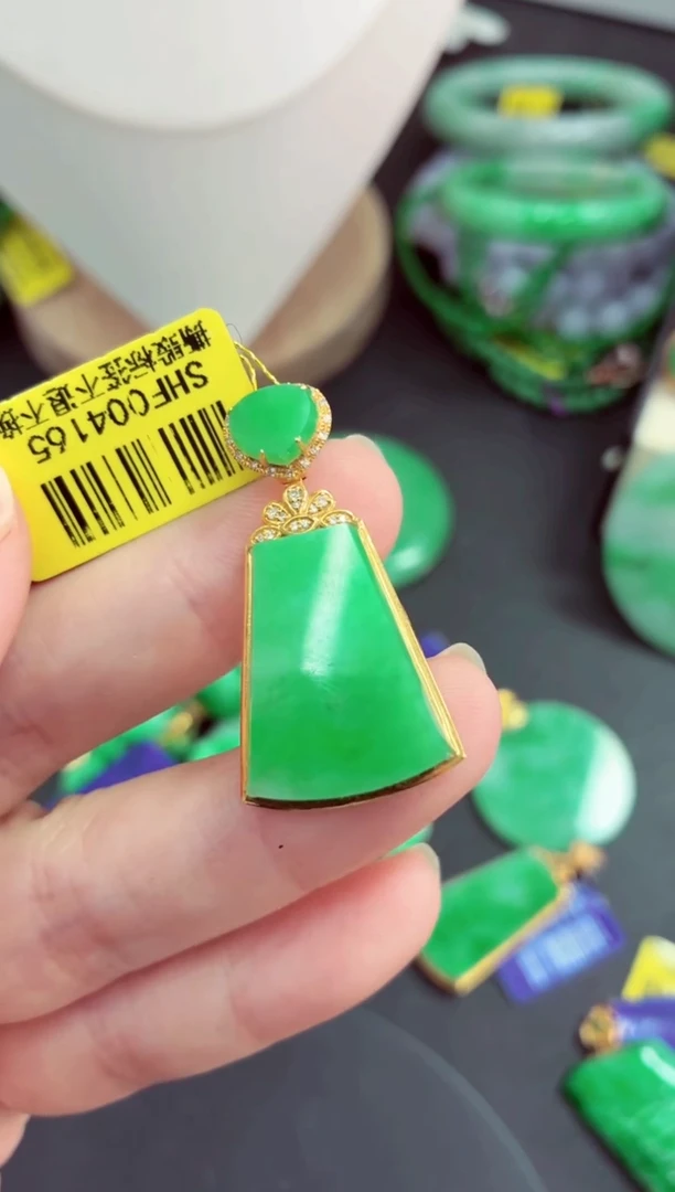 吊坠(不含链)18K金镶嵌翡翠挂件