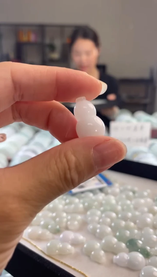 翡翠未镶嵌吊坠(不含链)多样性发一