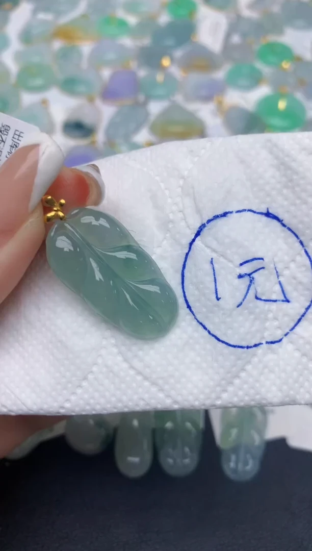 翡翠18K金镶嵌颈饰天然缅甸A货翡翠