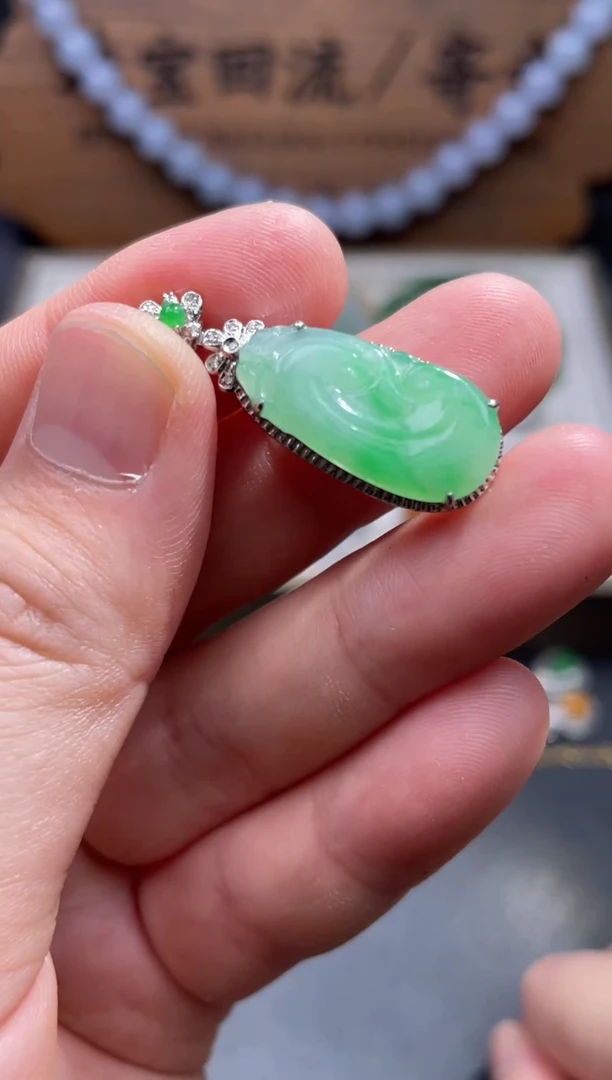 【闪购商品】翡翠颈饰18K金镶嵌18...........