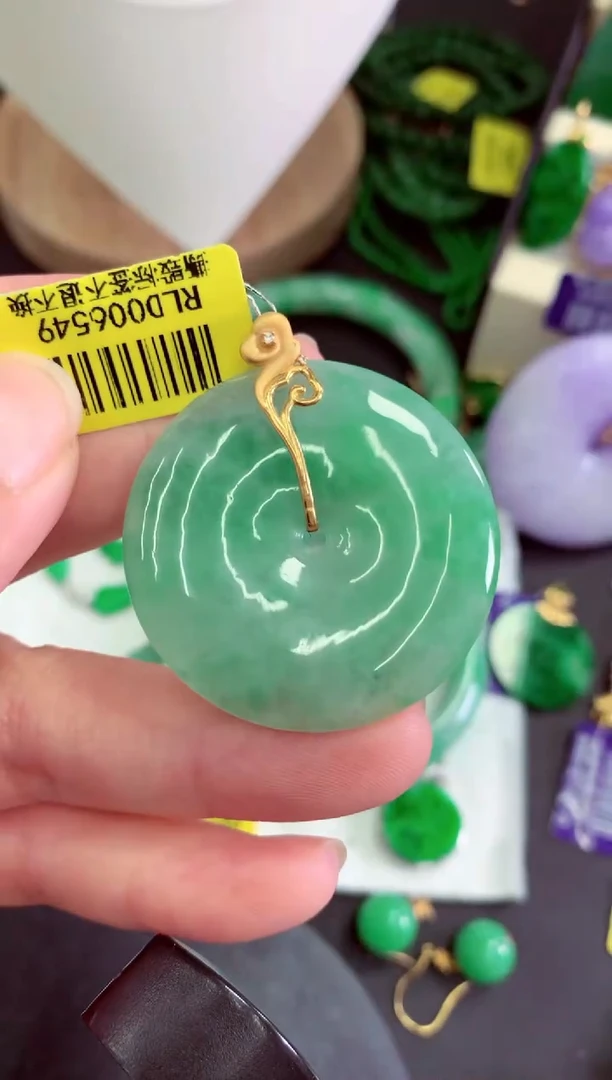 颈饰18K金镶嵌翡翠挂件