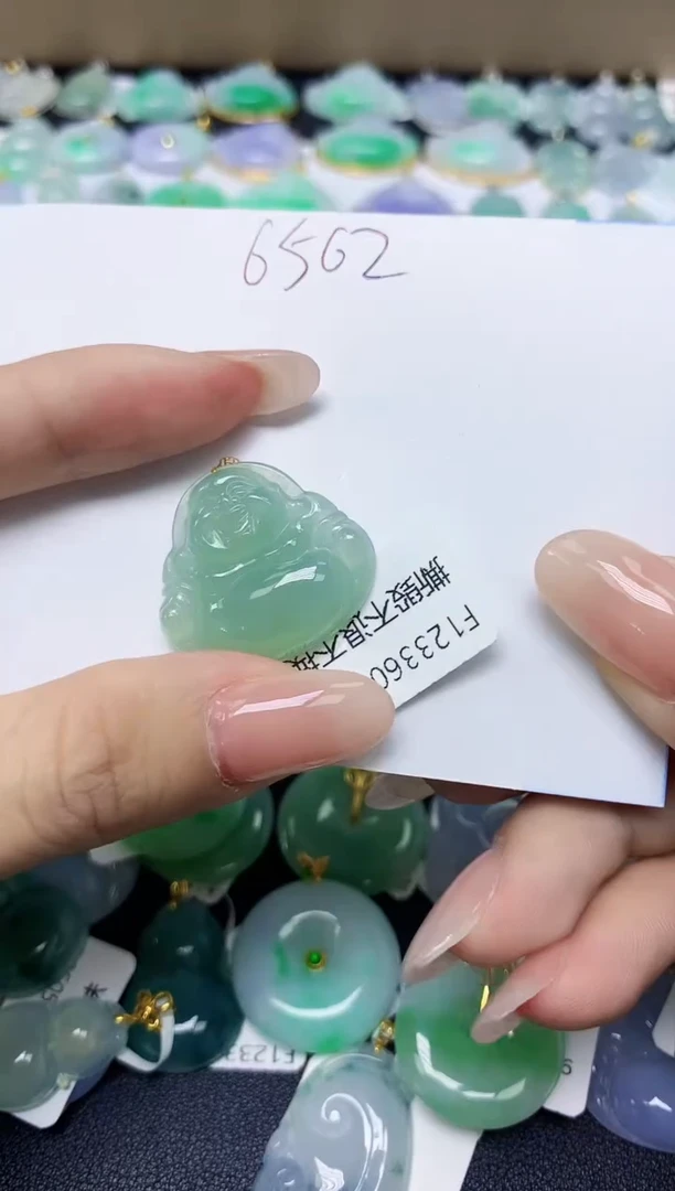 翡翠18K金镶嵌颈饰 天然缅甸翡翠A货