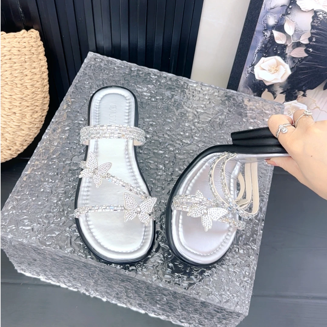 平底拖鞋女夏外穿高级感2025超火沙滩蝴蝶结水晶钻配裙子两穿凉鞋