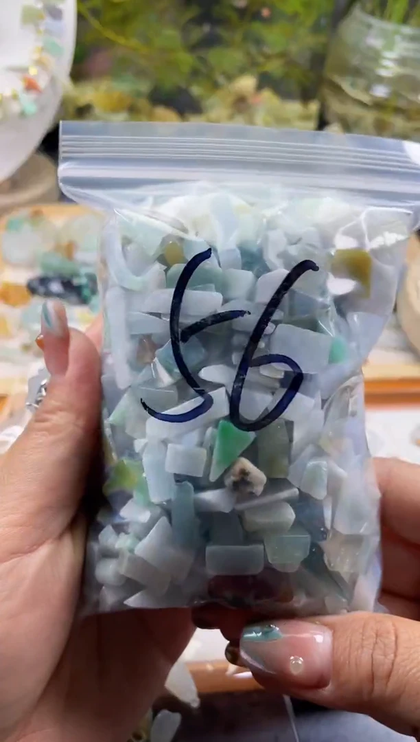 配石翡翠芃**里天然翡翠迷你500克56