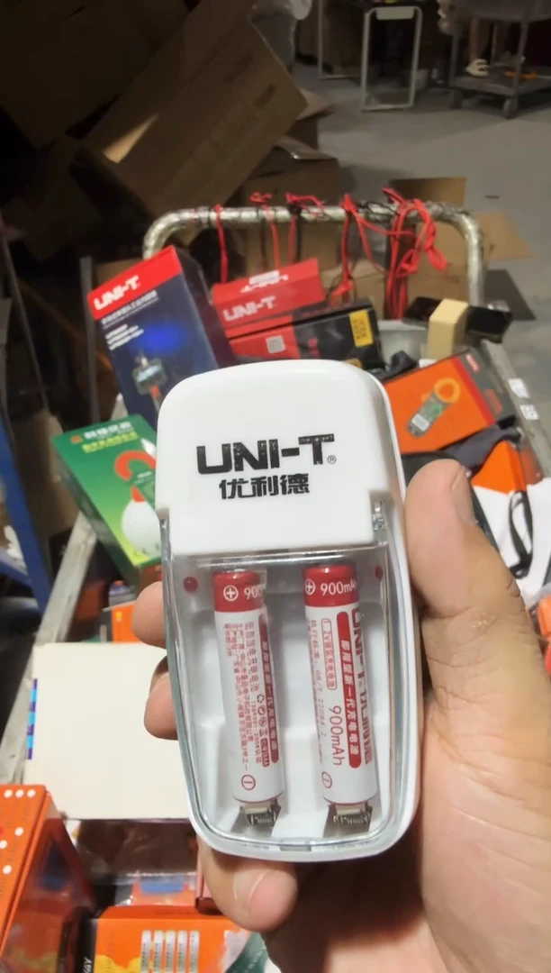 优利德充电器+2节7号充电电池