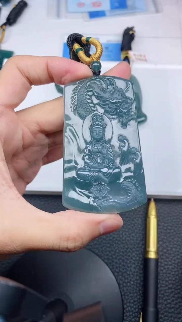 颈饰未镶嵌翡翠