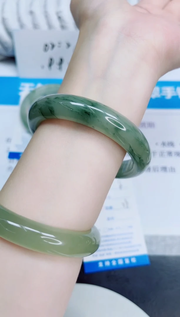 未镶嵌手镯石英质玉8/58