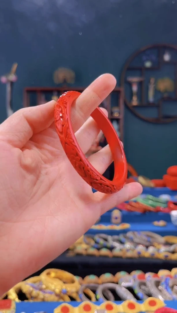 【闪购商品】非遗绝技 雕漆花卉铜胎手镯 63圈