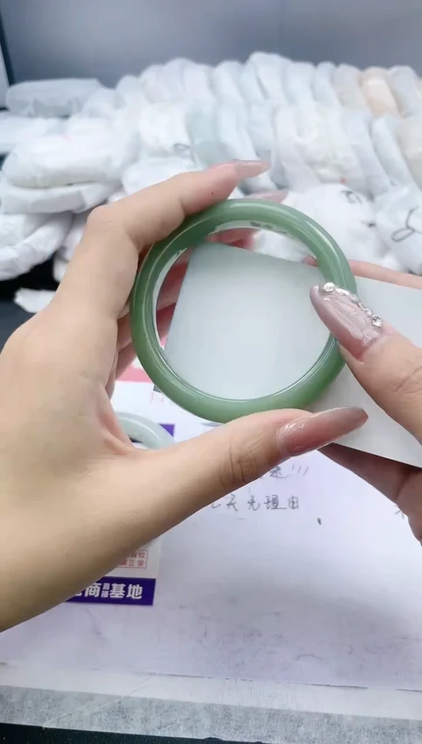 【闪购商品】石英质玉手镯未镶嵌197/55.1