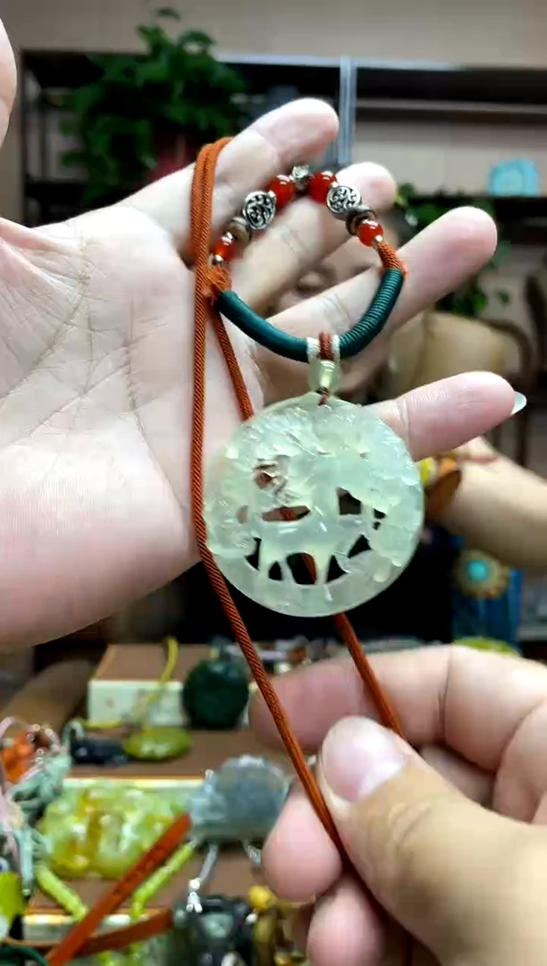 未镶嵌岫玉吊坠·