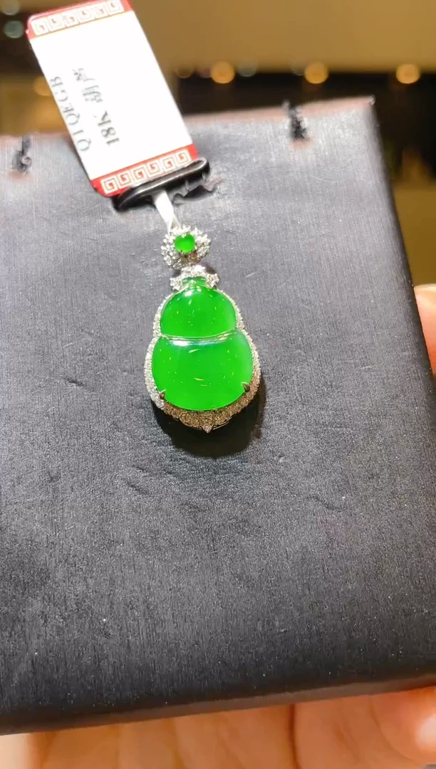 【闪购商品】翡翠吊坠(赠链)18K金镶嵌A80