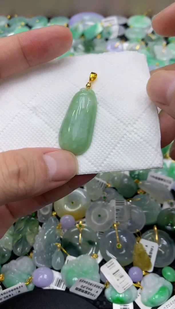 颈饰未镶嵌翡翠天然缅甸翡翠A货