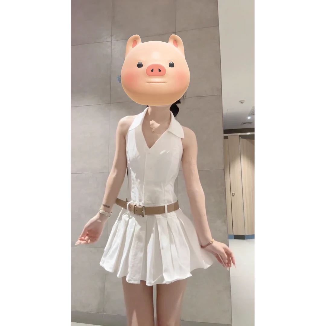 夏季新款辣妹纯欲无袖挂脖露背连衣裙女性感收腰显瘦V领百褶裙子