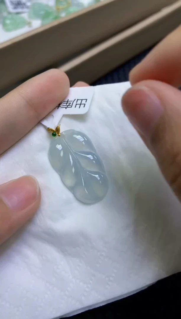 翡翠18K金镶嵌颈饰天然缅甸A货翡翠