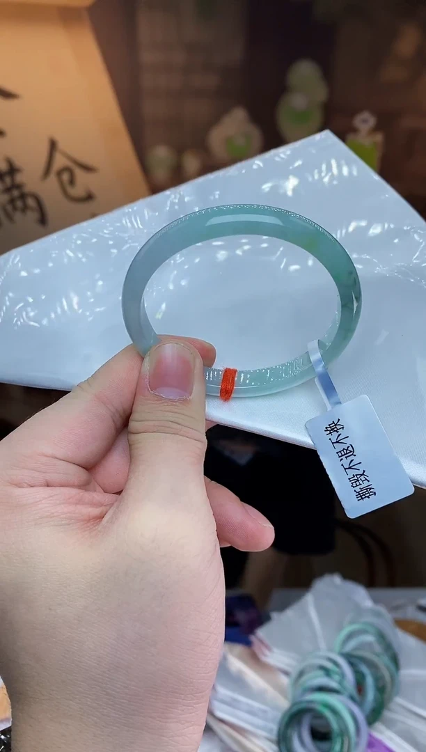 未镶嵌手镯翡翠手镯