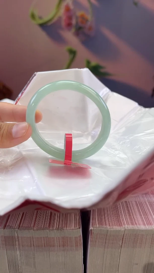 翡翠手镯（贵妃镯）未镶嵌翡翠手镯