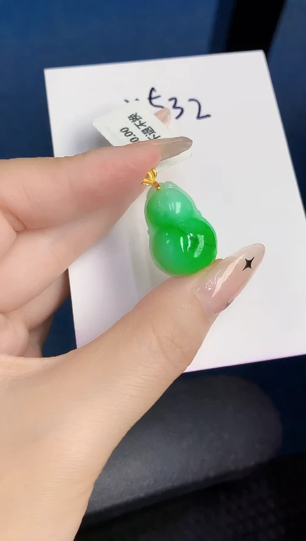 颈饰18K金镶嵌翡翠缅甸天然翡翠A货