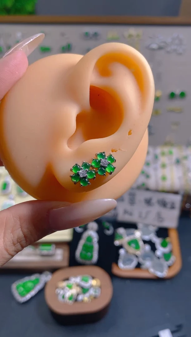 银S925镶嵌翡翠耳饰花朵耳钉