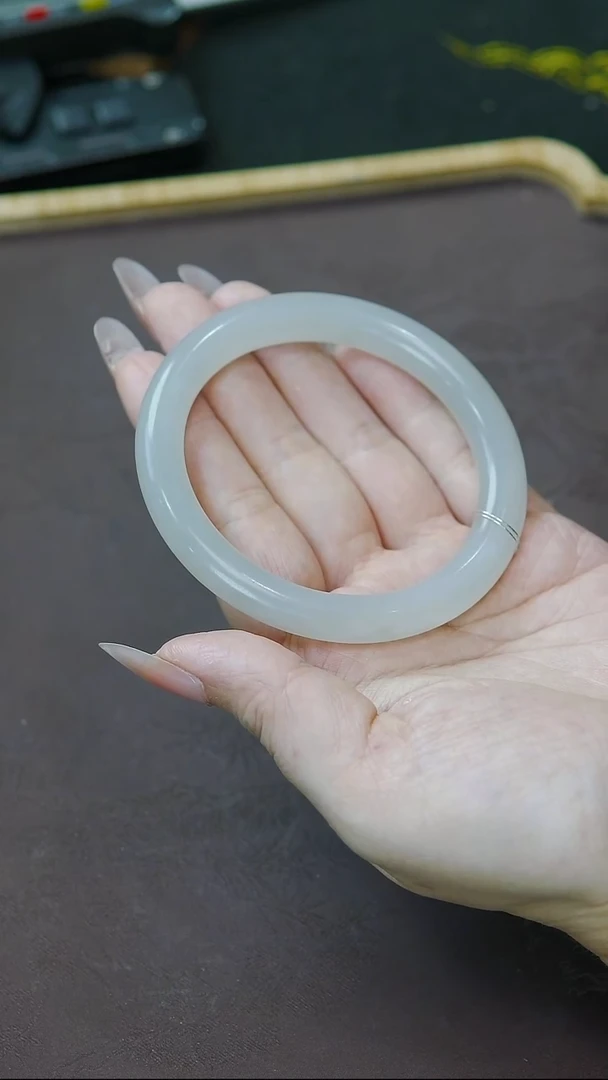 未镶嵌手镯和田玉56圈口  冰烟紫手镯