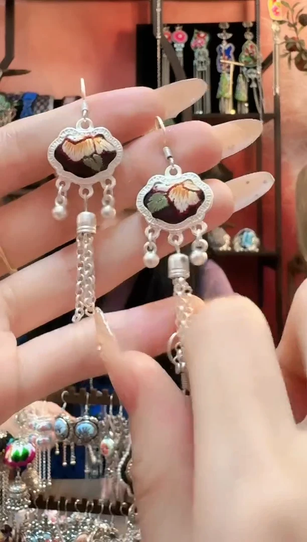 织绣云织谣民族风精美饰品 206