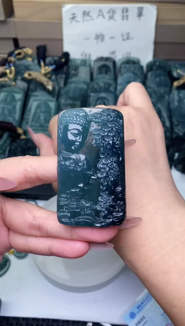 颈饰未镶嵌翡翠