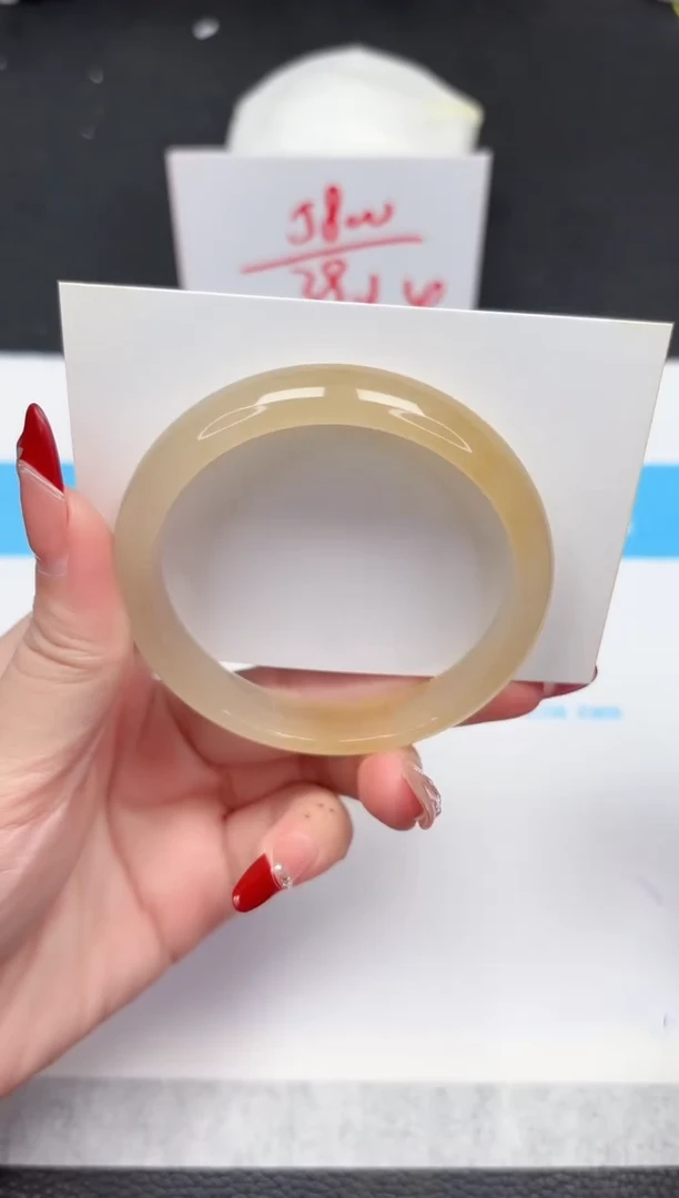 【闪购商品】石英质玉手镯未镶嵌94-56.6