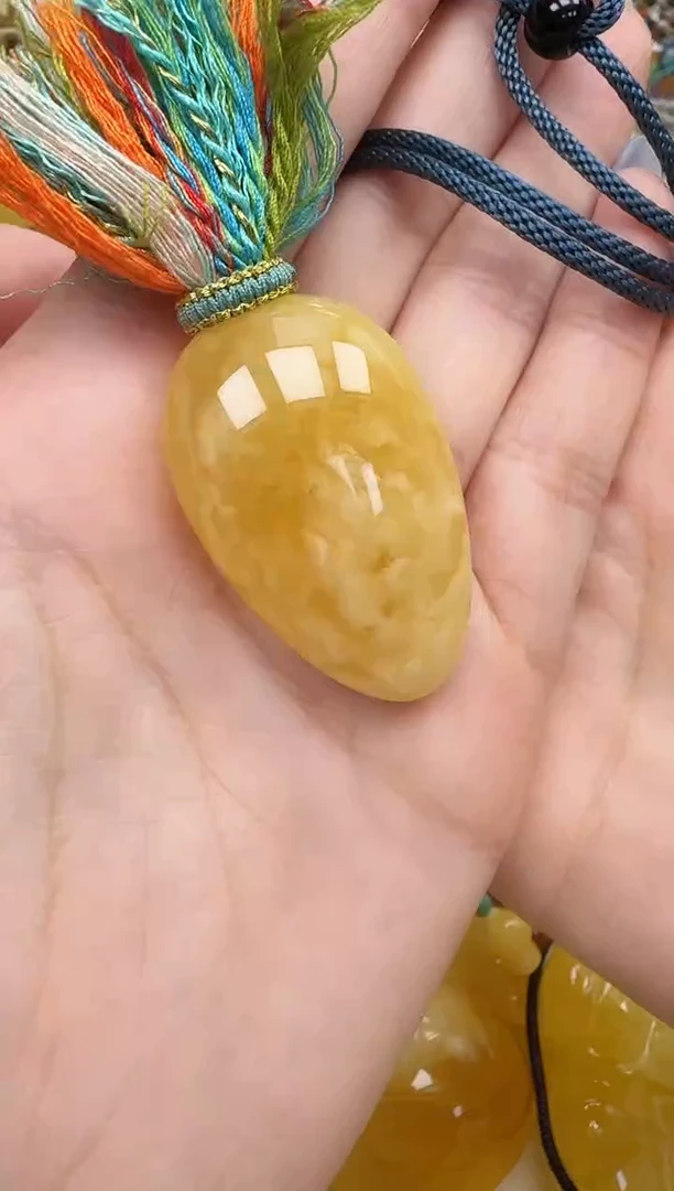 裸石琥珀未镶嵌如图
