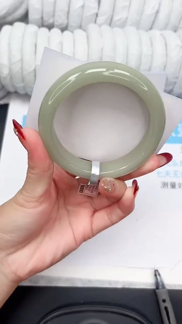 未镶嵌手镯石英质玉217-59.1DK