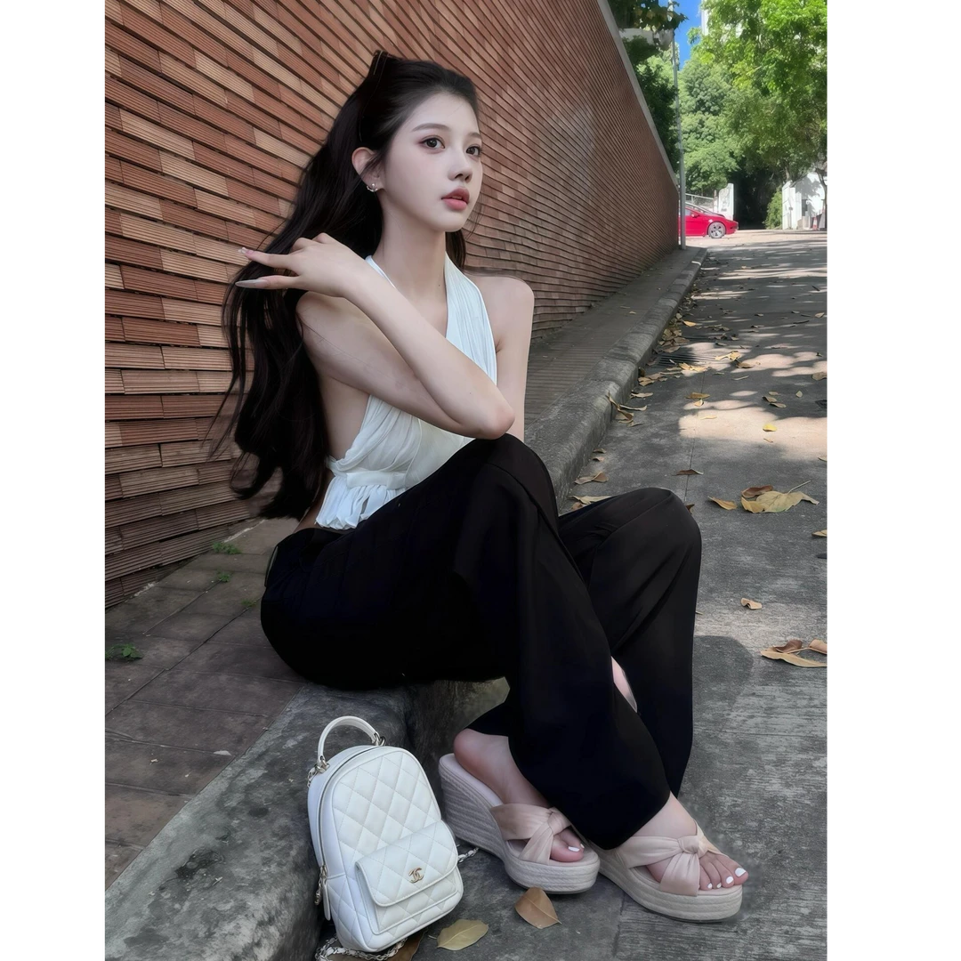 韩系气质女神高级感百搭显瘦露背挂脖上衣女配高腰休闲裤两件套