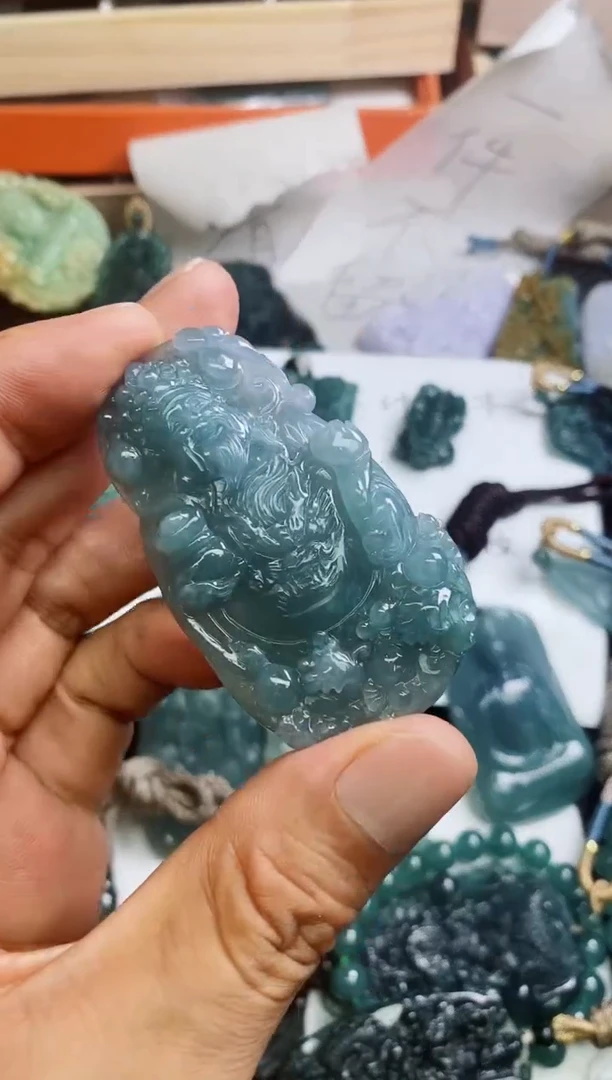 翡翠未镶嵌颈饰
