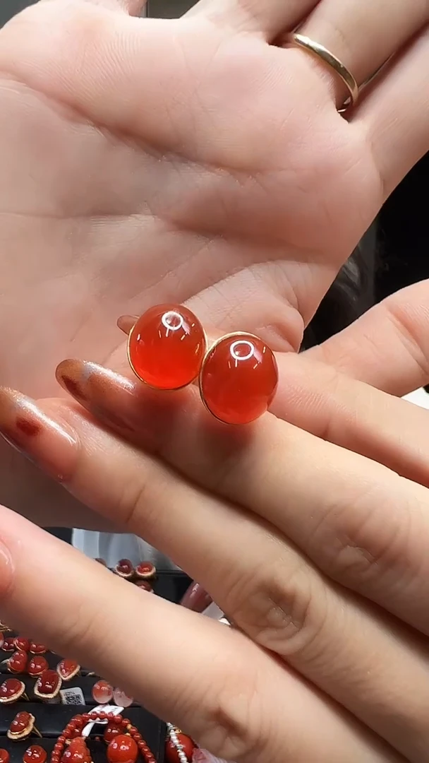 18K金镶嵌耳钉南红玛瑙/冰红原矿