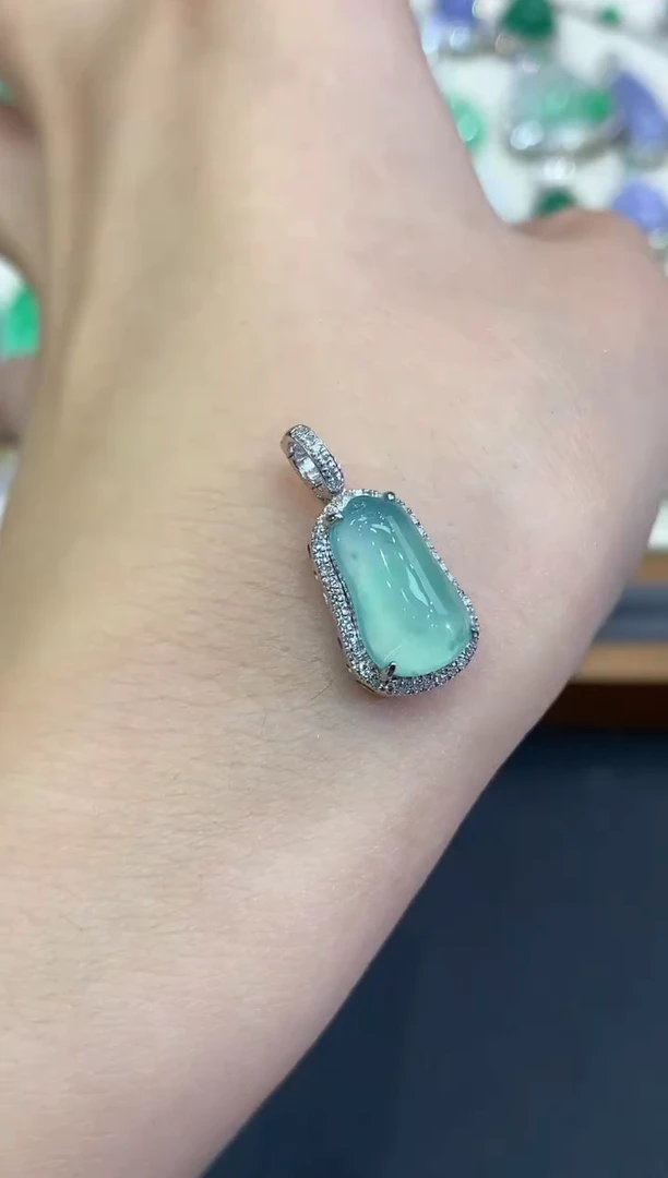 吊坠(不含链)18K金镶嵌翡翠B50