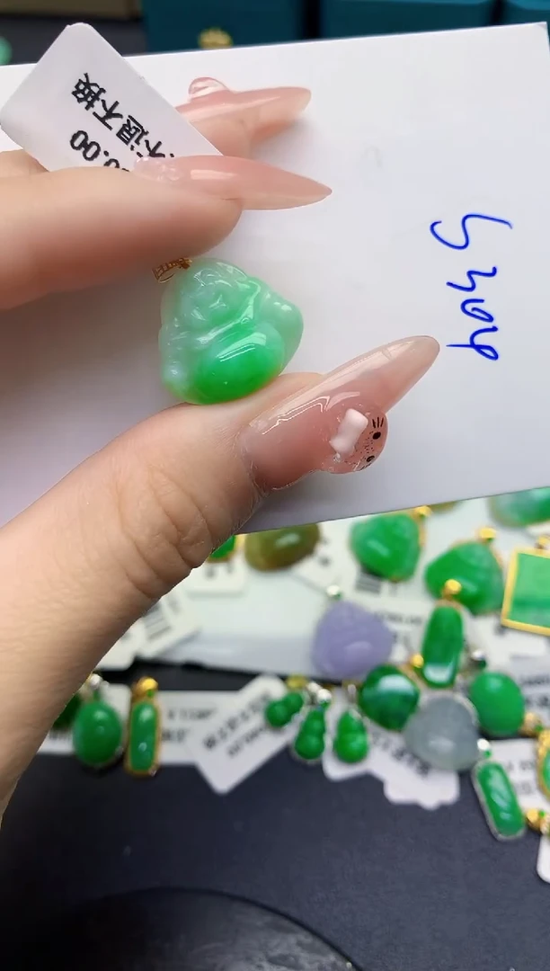 颈饰18K金镶嵌翡翠缅甸天然翡翠A货