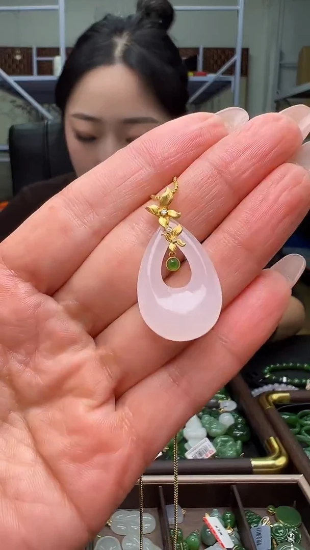 颈饰18K金镶嵌和田玉(多样性发货.发其一）10.27.69