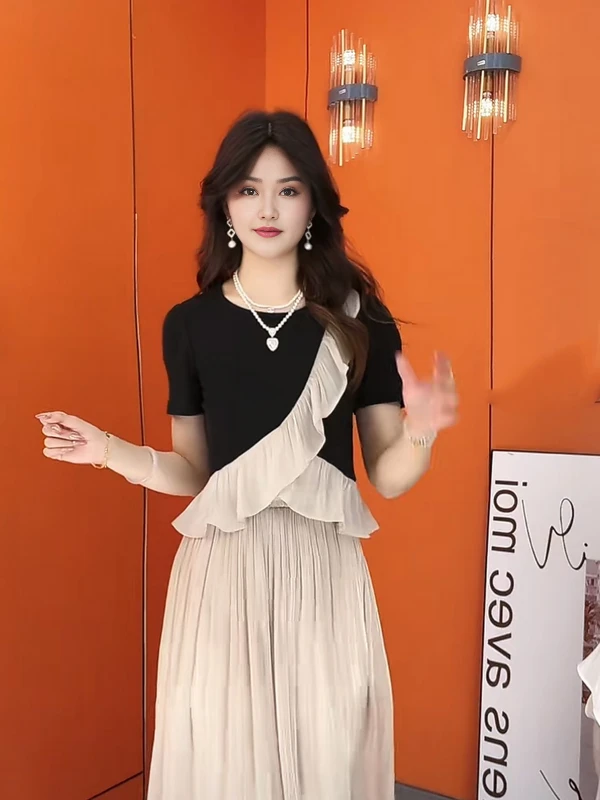 2025夏季撞色拼接荷叶边高级感短袖T桖上衣设计感洋气衣服打底衫