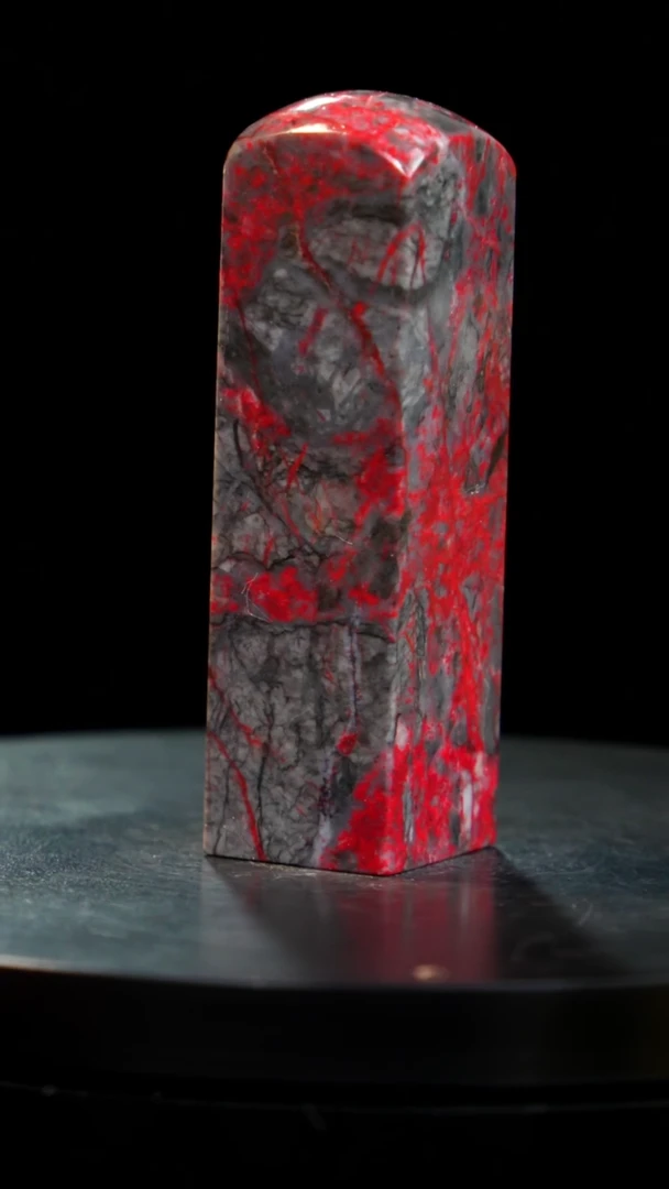 鸡血石黑牛角鸡血石