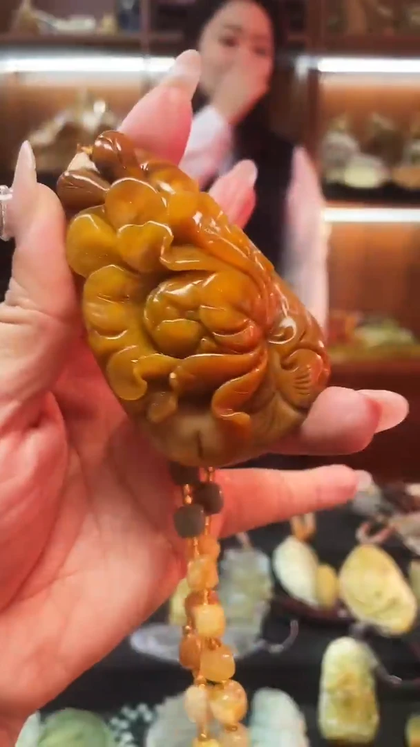 未镶嵌蛇纹石玉吊坠