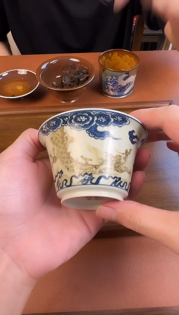 问青坊纯手工手绘青花釉里金龙纹二才盖碗