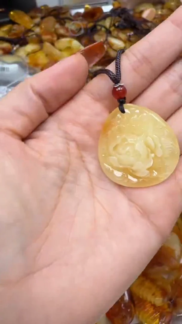 裸石琥珀未镶嵌如图