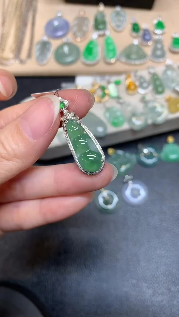 翡翠18K金镶嵌颈饰福豆【无服务费