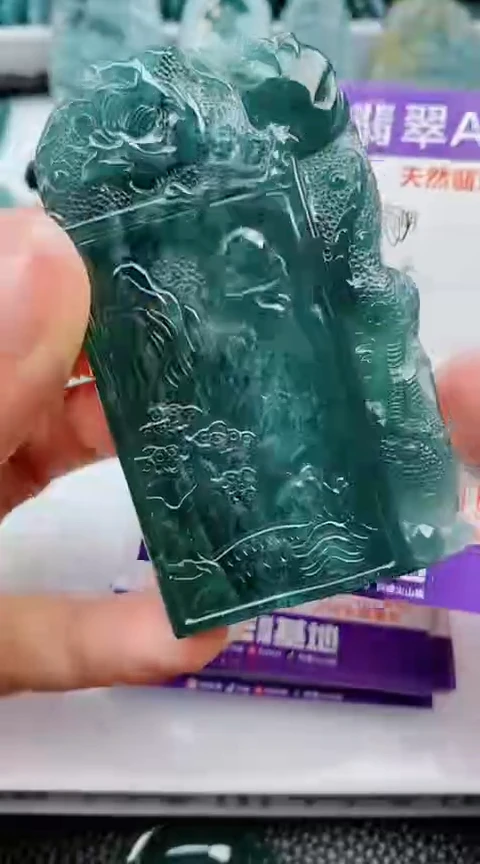 翡翠未镶嵌颈饰